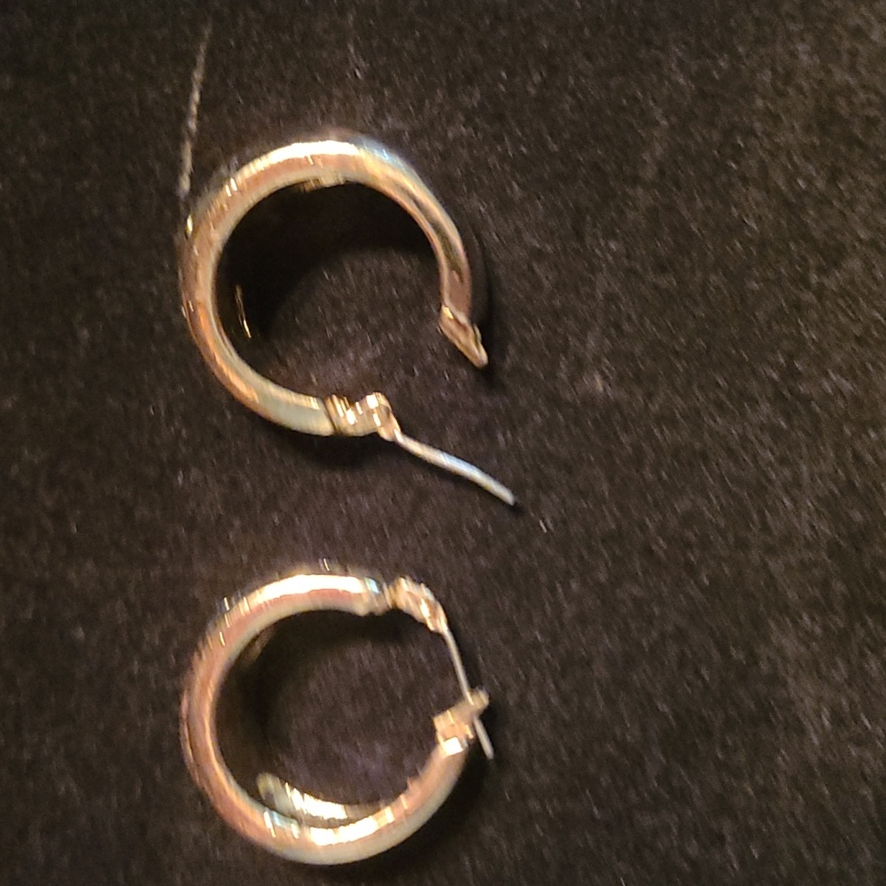 Gold Hoops 🌸 - Picture 3 of 4